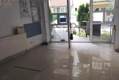 Spațiu comercial, de 52 mp, în Central - 3