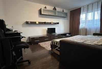 Apartament cu 3 camere decomandat în Iosia