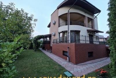 Casă individuală cu 6 camere în Dumbrăveni