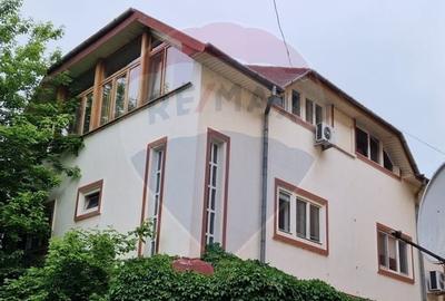 Casă individuală cu 7 camere în Ultracentral