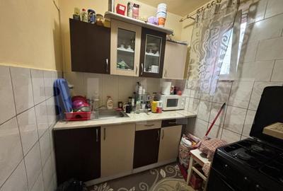 Apartament de vanzare, cu 2 camere, 35 mp, zona Micro 14 - 1