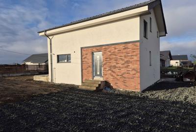 Casă cu 4 camere în Jucu - 3