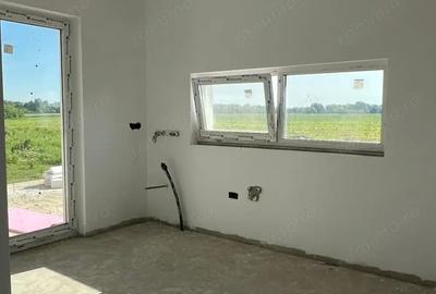 Casă cu 3 camere cu Teren 272 Mp în Bucovăț (Remetea Mare) - 14