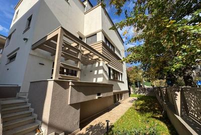 Casă cu 10 camere cu Canalizare în Primăverii - 10