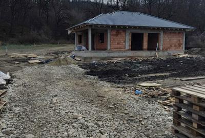 Casă cu 3 camere cu Teren 500 Mp în Central - 2