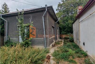 Casa de vanzare si teren 708 mp in zona Micro 5 - 1