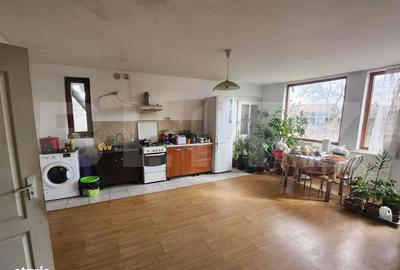 Casă cu 4 camere cu Teren 1370 Mp în Teiu - 2