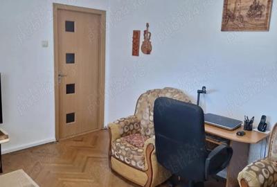 De vanzare apartament 3 camere zona Dacia etaj 2 - 2