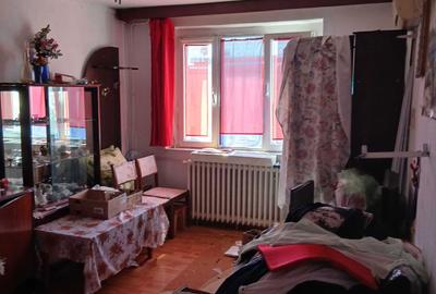 Apartament cu 3 camere decomandat în Mihai Bravu