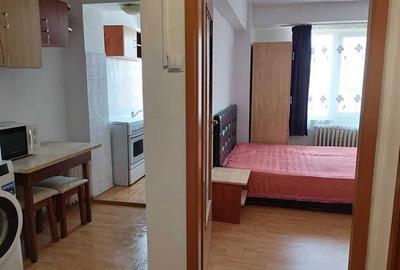 Garsonieră decomandată în Decebal - 1