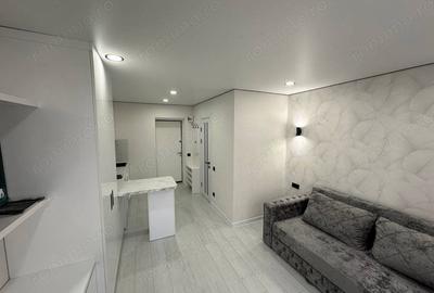 Garsonieră în Titan