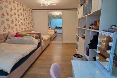 Apartament cu 4 camere decomandat în Drumul Taberei - 2