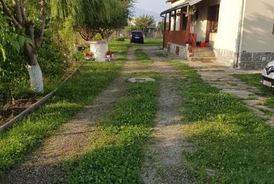 Casă cu 7 camere cu Teren 1450 Mp în Stupini