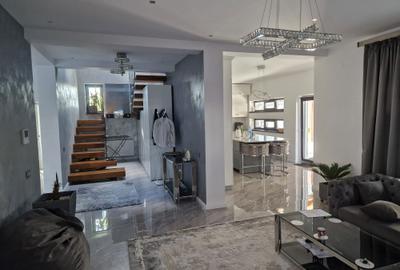 Casă cu 3 camere în 23 August - 8