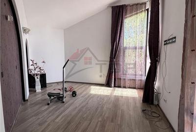 Casă cu 7 camere cu Teren 750 Mp în Bârnova