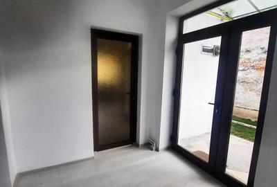 Casa Spatiu de vanzare inchiriat in Orastie, birouri firme, cabinet medical, etc. Casa Spatiu de vanzare inchiriat in Orastie, birouri firme, cabinet medical, etc. - 3