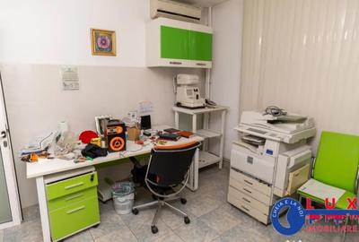 Spațiu comercial, de 60 mp, în Central - 7