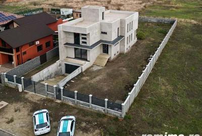 Vila moderna pe 3 niveluri la gri in Poltura - 3