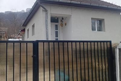 Casă de vânzare   in cugir - 1