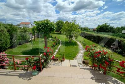 Casă cu 4 camere cu Teren 1500 Mp în Malu Mare