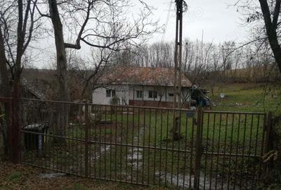 Casă cu 3 camere în Cătina - 3