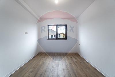 Casă cu 4 camere cu Teren 252 Mp în Tărlungeni - 39