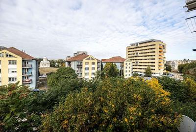 Apartament cu 3 camere decomandat in Zona 300, etaj intermediar - 6