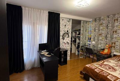 Casă cu 4 camere în Domnești