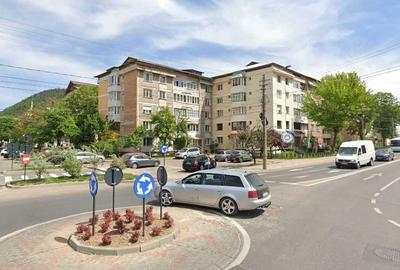 Spațiu comercial, de 45 mp, în Central - 8