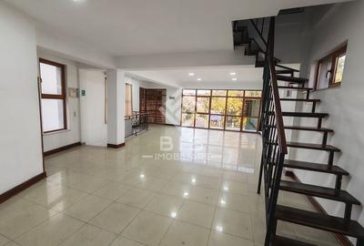 Spațiu Generos de Închiriat - 90 mp Utili - Zonă Ultra-Centrală. - 11