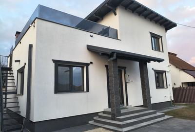 Casă cu 4 camere în Sânpetru
