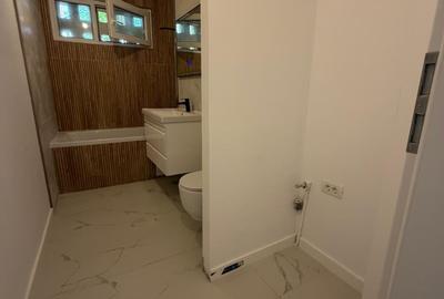 Apartament cu 3 camere semidecomandat în Titan