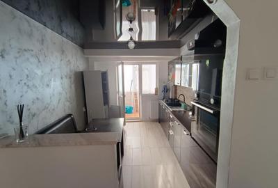 Apartament cu 3 camere decomandat în Exterior Vest - 4