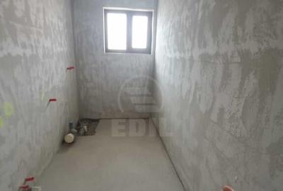 Casă cu 5 camere cu Teren 200 Mp în Florești