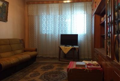 Apartament cu 3 camere decomandat în Obor