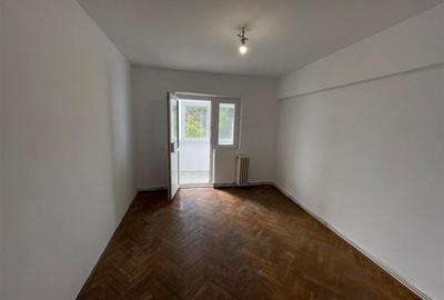 4 camere, 2 bai, 2 balcoane, 2 debarale , etaj 2 zona Galata - 2