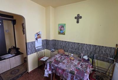 Apartament cu 2 camere în CET - 5