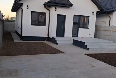 Casă cu 4 camere în Central - 2