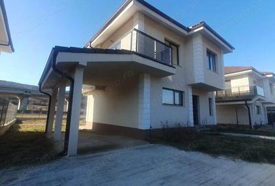 Casă cu Teren 400 Mp în Luna