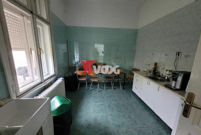 ? Casă de vânzare - Zona Bălcescu - 7