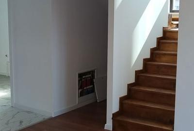 Casă cu 4 camere în Central - 2