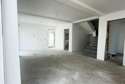 Casă cu 4 camere cu Teren 275 Mp în Central - 9