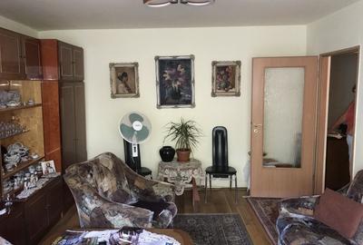 Apartament cu 4 camere decomandat în Aradului