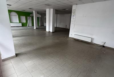 Spațiu comercial, de 150 mp, în Central - 4