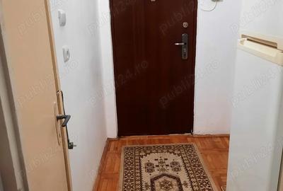 Proprietr, inchiriez garsoniera 32mp, central, confort 1,etaj 3, balcon, complet utilat. Tel. 0722.3 - 4