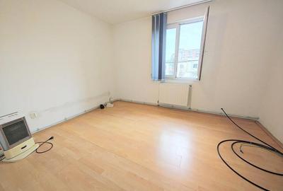 Apartament cu 3 camere semidecomandat în Hunedoara - 3