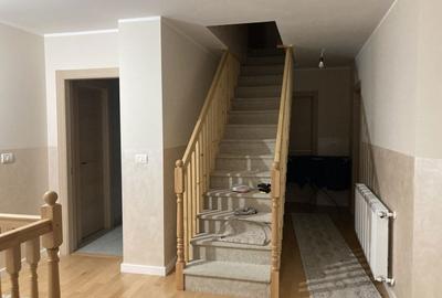 Casă cu 4 camere în Central - 2