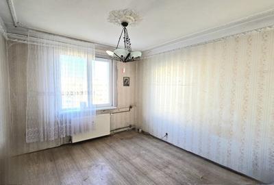 De renovat, 3 camere, 2 bai langa Scoala nr 4 - 5