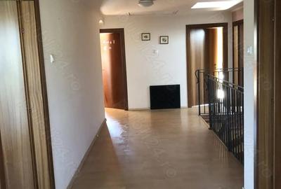 Casă cu Teren 600 Mp în Central - 2