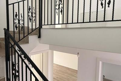 Casă cu 4 camere semidecomandat cu Teren 400 Mp în Miroslava